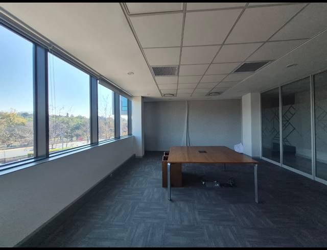 1,201M² OFFICE TO LET IN WAVERLEY